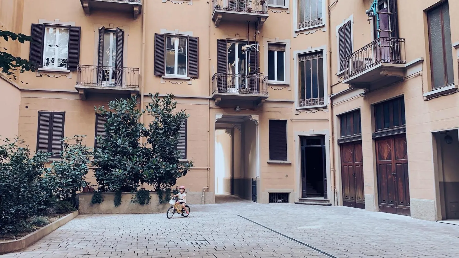Lovely 2 Room Penthouse At Arco Della Pace Milan Apartment