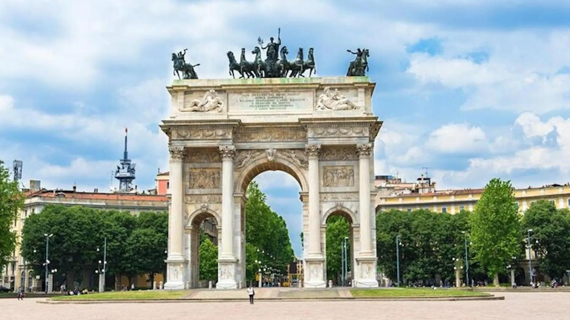 Lovely 2 Room Penthouse At Arco Della Pace Milan